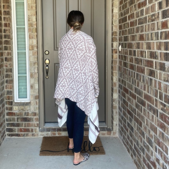 Old Navy Blanket Sweater - Picture 4 of 5